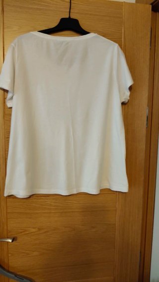 Camiseta blanca pedrería talla 46