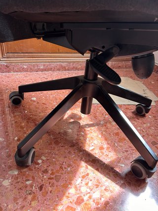 Silla ergonómica de oficina negra