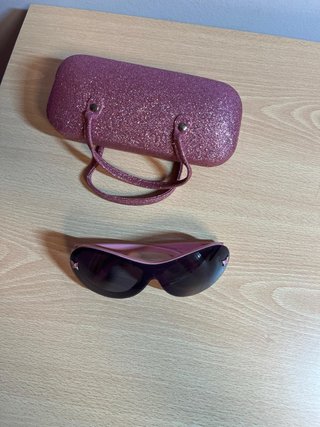 Gafas de sol moradas Y2K con estrellas