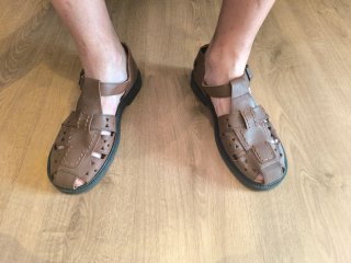 Sandalias de cuero marrones