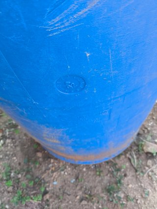 Bidón plástico azul para agua huerto