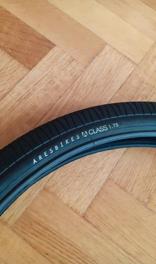 Cubierta AresBikes A Class 1,75 BMX