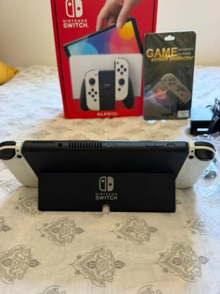 Nintendo Switch OLED Negra/Blanca