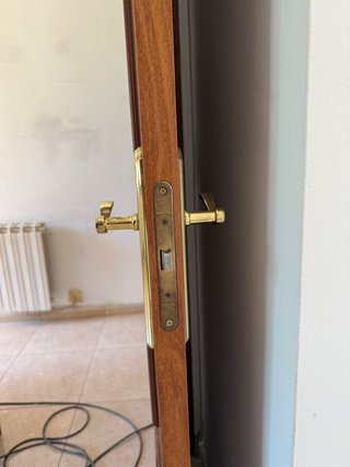 Puerta de madera interior
