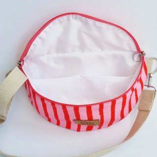 Riñonera impermeable con rayas rosa y rojo