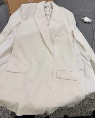 Elegantisima Blazer tipo capa Zara