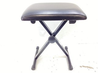 Banqueta negra plegable