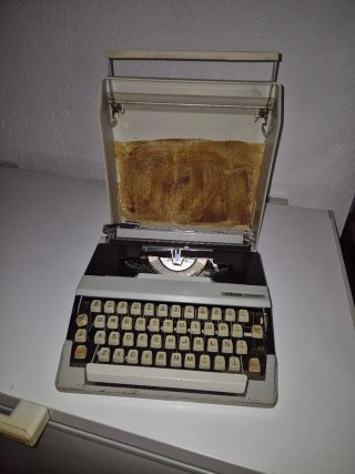 Máquina de escribir antigua