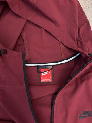 Chaqueta Cortavientos Nike Tech Roja