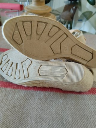 Zapatillas cuña beige