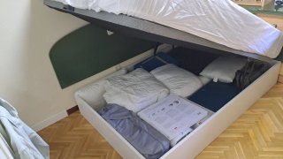 Se vende conjunto de colchón y canapé.
