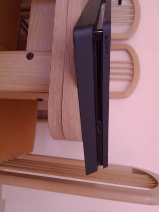 PS4 Slim Negra + 3 Mandos + 11 Juegos