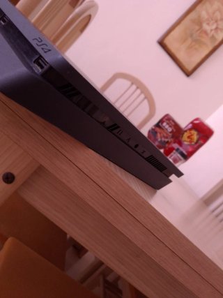 PS4 Slim Negra + 3 Mandos + 11 Juegos