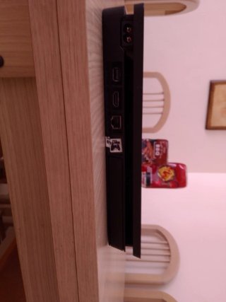 PS4 Slim Negra + 3 Mandos + 11 Juegos