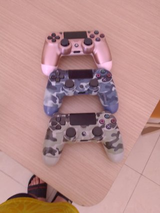 PS4 Slim Negra + 3 Mandos + 11 Juegos