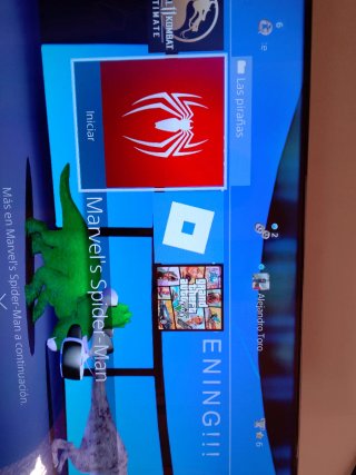 PS4 Slim Negra + 3 Mandos + 11 Juegos
