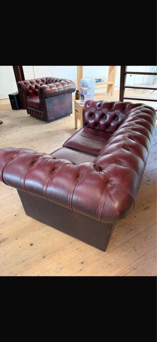 Conjunto Original Chesterfield en cuero burdeos