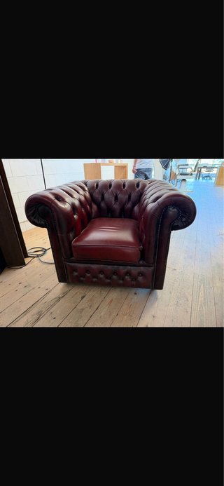 Conjunto Original Chesterfield en cuero burdeos