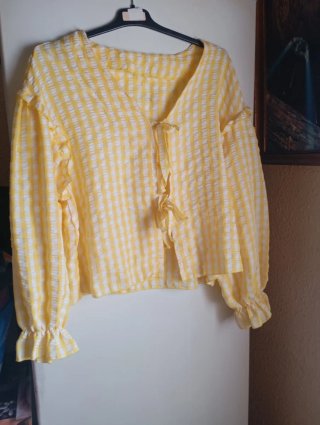 Blusa amarilla y blanca a cuadros
