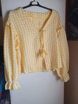 Blusa amarilla y blanca a cuadros