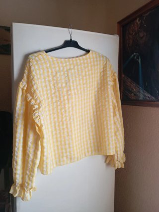 Blusa amarilla y blanca a cuadros
