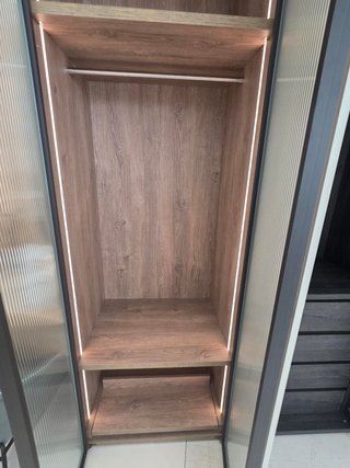 Armario vestidor y tocador madera y cristal