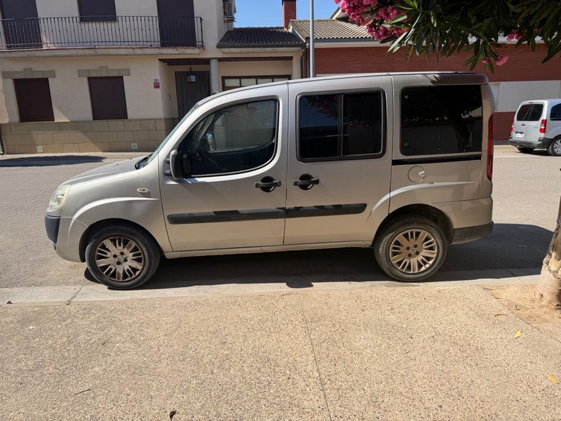 Furgoneta Fiat Doblo - foto 1