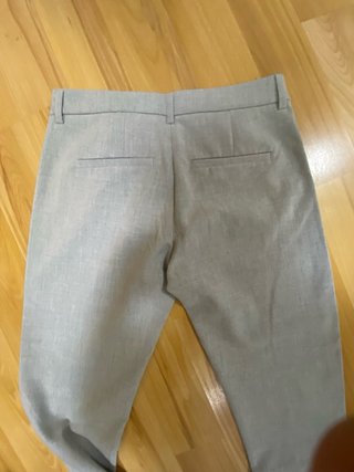 Conjunto Camisa Crop Top y Pantalón Chino Gris