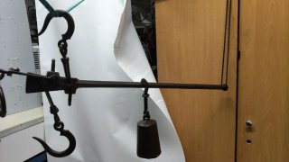 Báscula de pesaje antigua de hierro