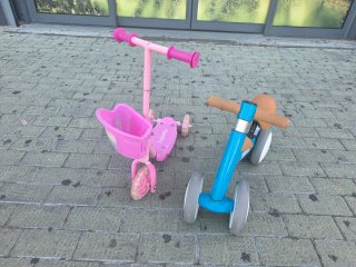 Correpasillos y patinete 2 en 1 niña