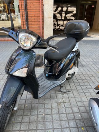 Piaggio Liberty 49cc 2T Scooter Negra