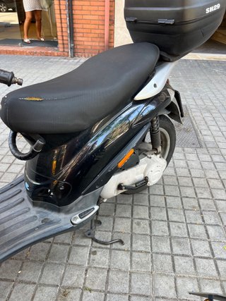 Piaggio Liberty 49cc 2T Scooter Negra