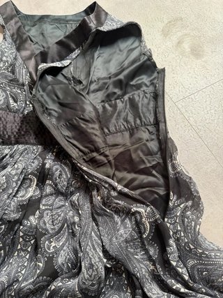 Vestido estampado gris y negro