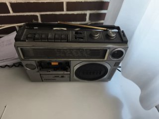 Radio Cassette Sanyo Plata y Negro