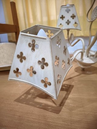 Lámpara de salón 3 brazos beige y dorado