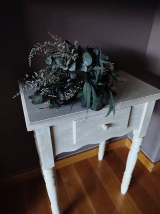 Mesa auxiliar de madera beige Zara Home