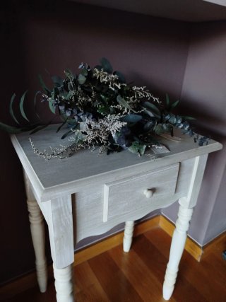 Mesa auxiliar de madera beige Zara Home