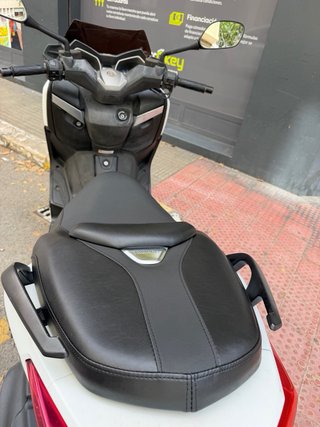 Yamaha X-MAX 400 Maxi Scooter