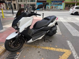 Yamaha X-MAX 400 Maxi Scooter