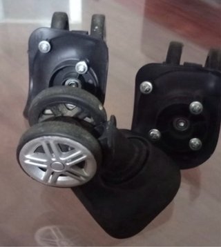 3 Ruedas Maleta Negra y Plateada