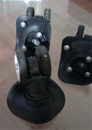 3 Ruedas Maleta Negra y Plateada