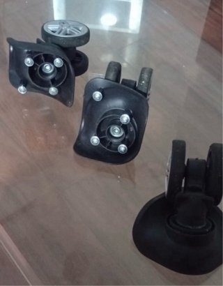 3 Ruedas Maleta Negra y Plateada