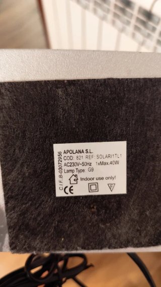 Due lampade da tavolo moderne in vetro e metallo