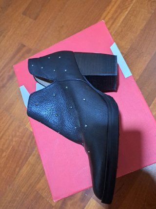 Botines Wonders Negros Tachuelas