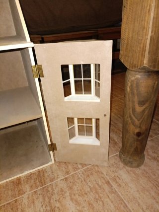 Casa de muñecas de madera