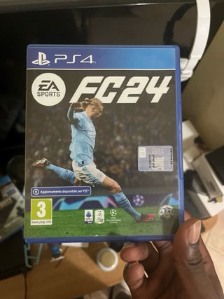 PS4 Slim + 1 Controller + 5 Giochi