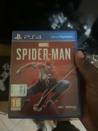 PS4 Slim + 1 Controller + 5 Giochi