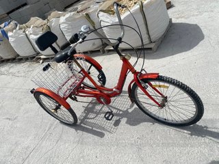 Triciclo per adulti con cestino (da restaurare)
