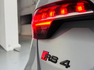 AUDI A4 RS4 Avant TFSI 331kW quattro tiptronic