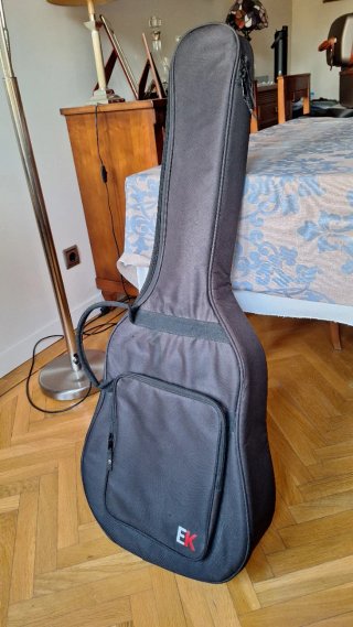 Guitarra Admira Artista maciza + Funda